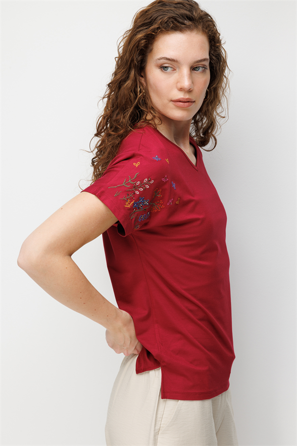 Kadın V Yaka Nakış İşlemeli Düşük Kollu Penye T-shirt Vişne
