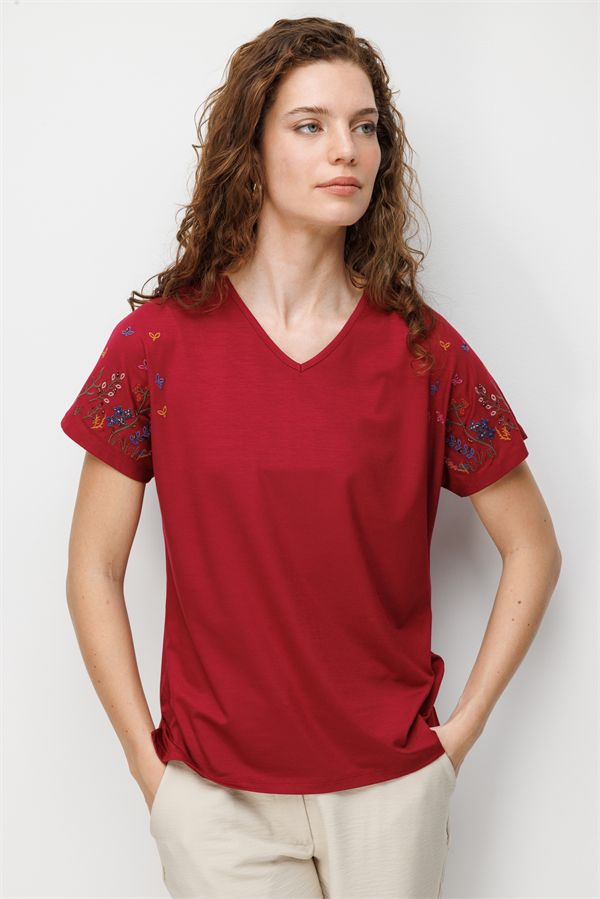 Kadın V Yaka Nakış İşlemeli Düşük Kollu Penye T-shirt Vişne