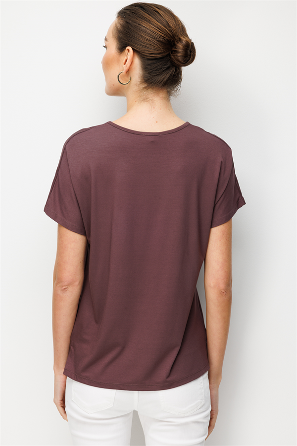 Kadın V Yaka Nakış İşlemeli Düşük Kollu Penye T-shirt Kahve
