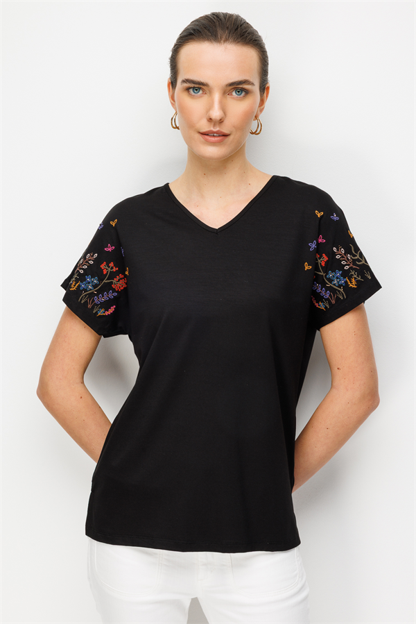 Kadın V Yaka Nakış İşlemeli Düşük Kollu Penye T-shirt Siyah
