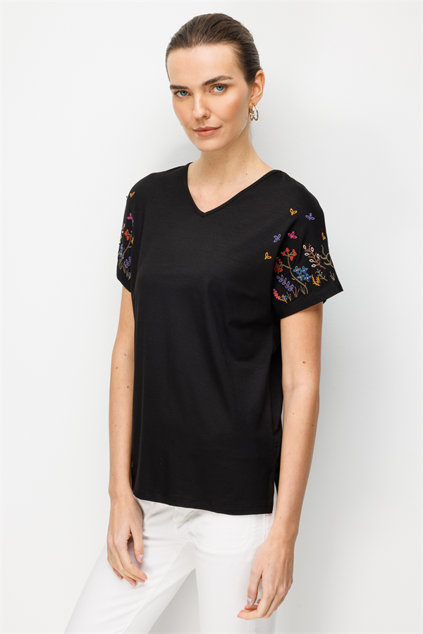 Kadın V Yaka Nakış İşlemeli Düşük Kollu Penye T-shirt Siyah