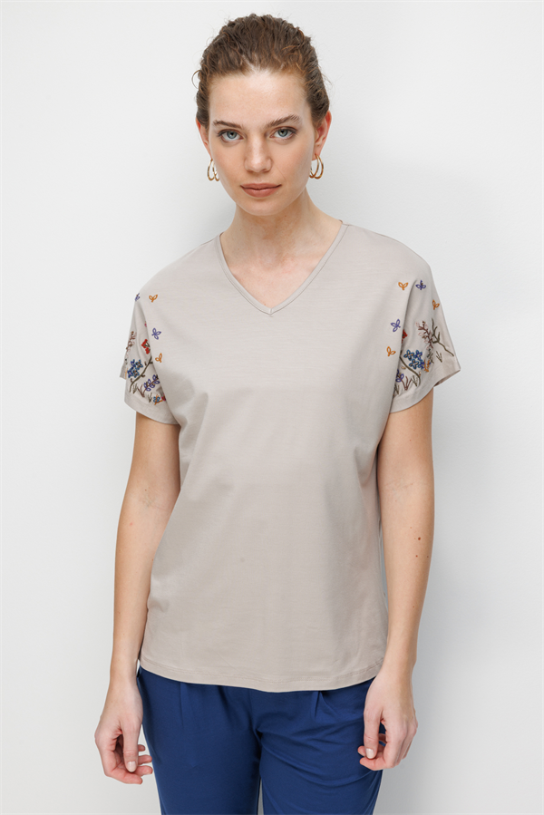 Kadın V Yaka Nakış İşlemeli Düşük Kollu Penye T-shirt Bej