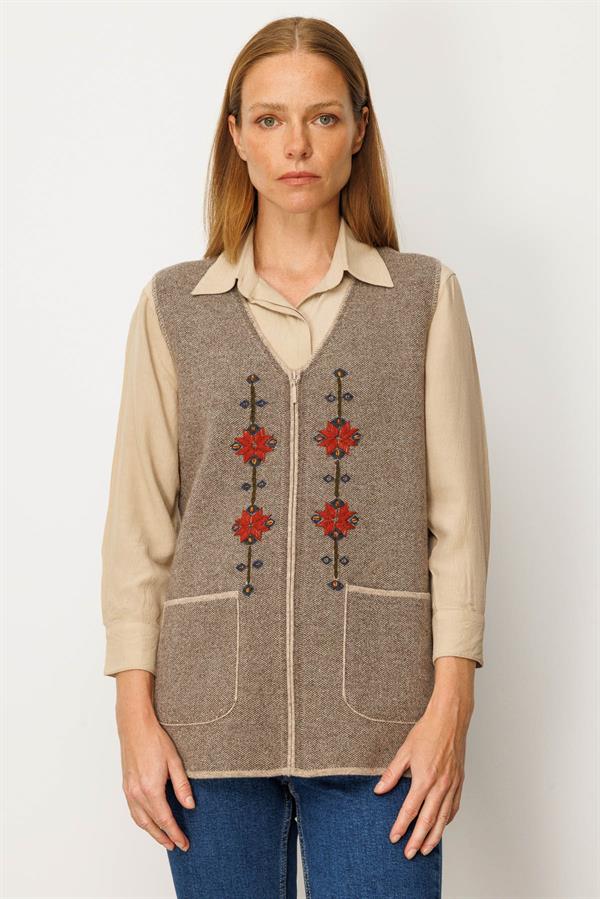 Kadın V Yaka Nakış İşlemeli Kısa Yün Yelek K.Bej