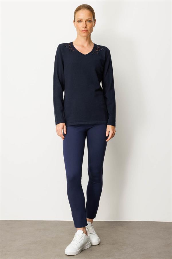 Kadın V Yaka Omuzları Boncuk İşlemeli Bluz K.Lacivert