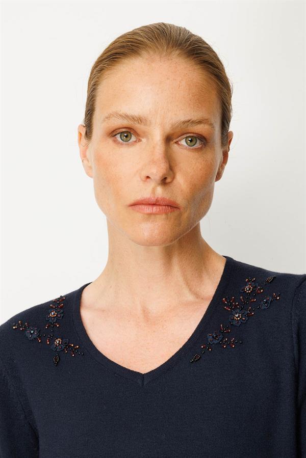 Kadın V Yaka Omuzları Boncuk İşlemeli Bluz K.Lacivert