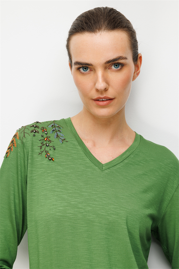 Kadın V Yaka Omuzu Nakış İşlemeli Penye Bluz A.Yeşil