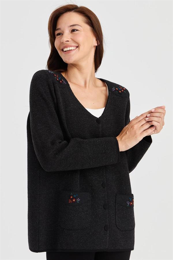 Женская шерстяная куртка с v-образным вырезом и карманами из фетра с вышивкой