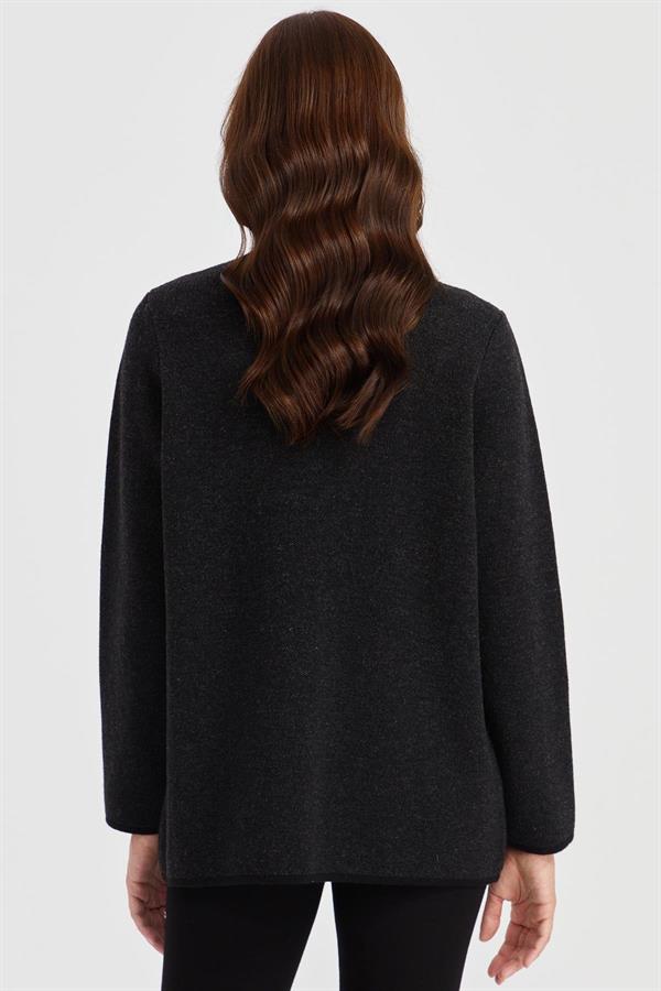 Женская шерстяная куртка с v-образным вырезом и карманами из фетра с вышивкой