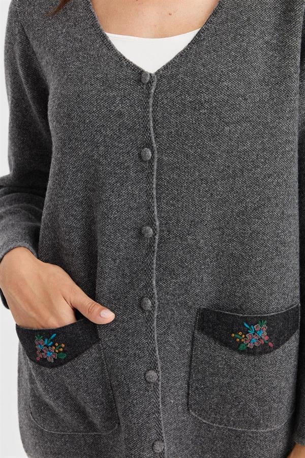 Женская шерстяная куртка с v-образным вырезом и карманами из фетра с вышивкой