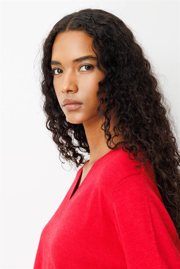 Kadın V Yaka Önü Arkası Yırtmaçlı Kazak K.Kırmızı