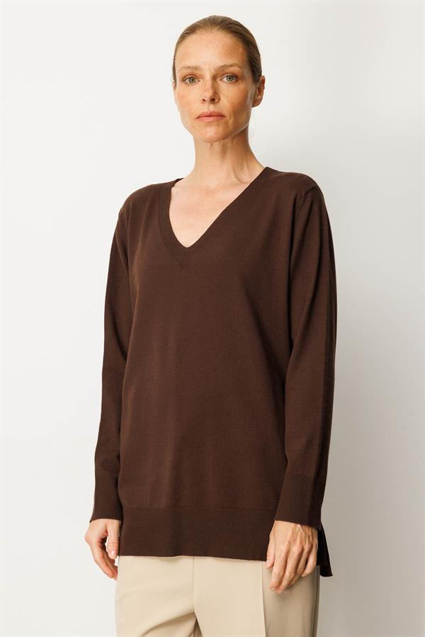 Kadın V Yaka Önü Arkası Yırtmaçlı Kazak Kahve