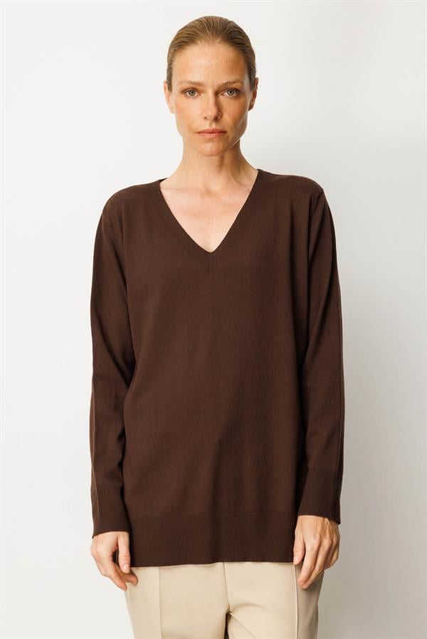 Kadın V Yaka Önü Arkası Yırtmaçlı Kazak Kahve