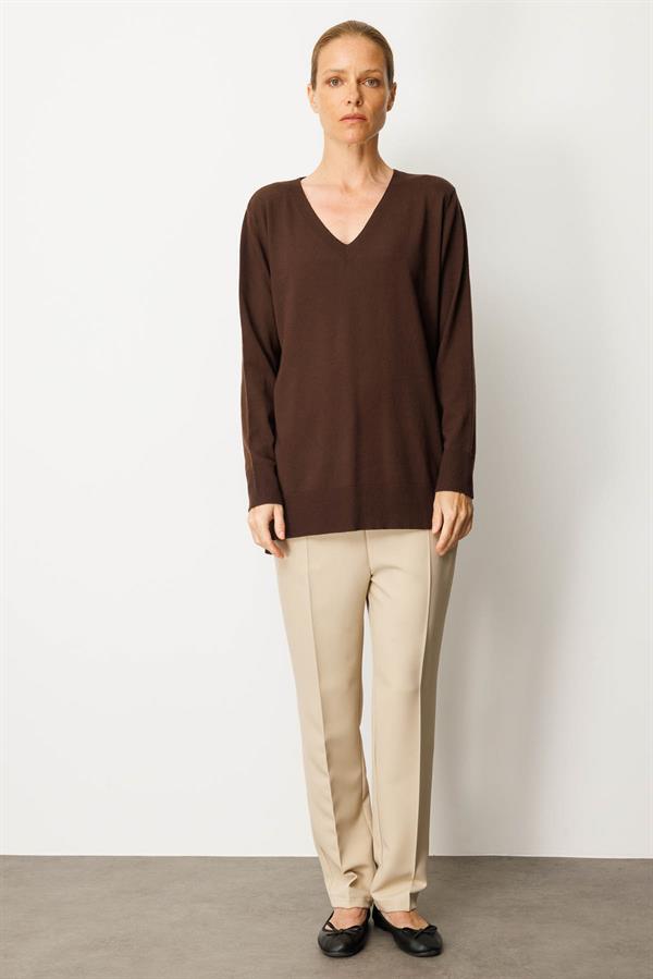 Kadın V Yaka Önü Arkası Yırtmaçlı Kazak Kahve