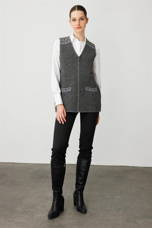 Kadın V Yaka Önü Keçe Fermuarlı Kısa Yün Yelek Füme