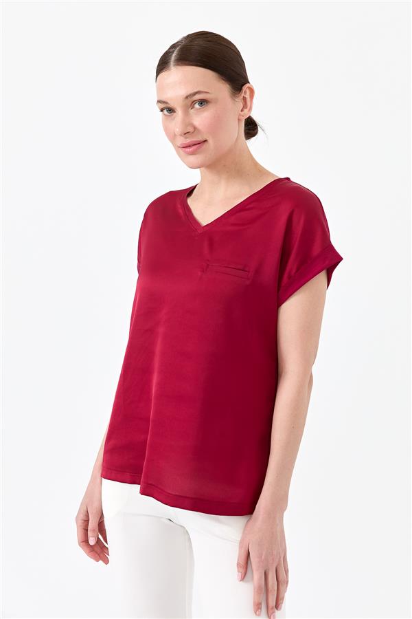 Женская блуза с V образным вырезом и атласным фасадом бордовая
