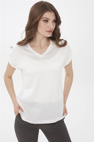 Женская блуза с V-образным вырезом и атласным передом кремового цвета