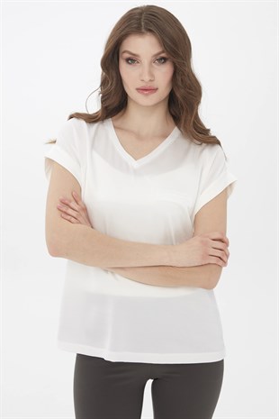Женская блуза с V-образным вырезом и атласным передом кремового цвета