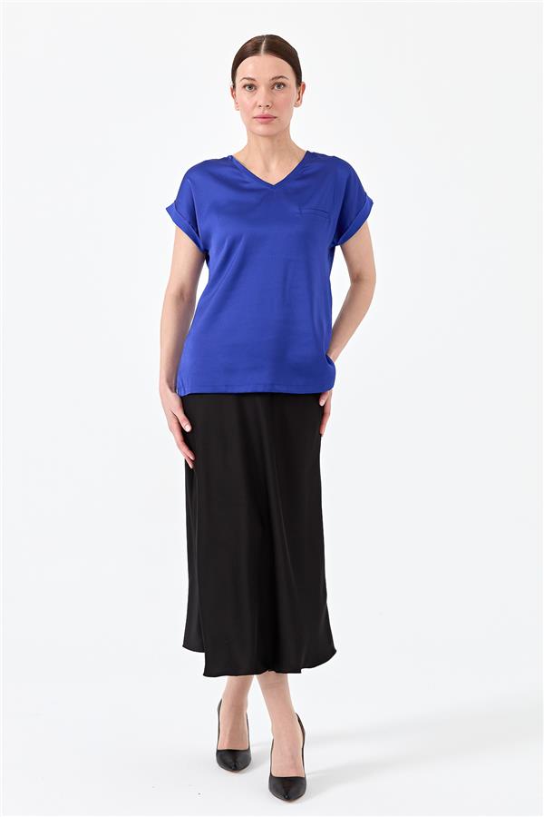 Женская блуза с V образным вырезом и атласным фасадом синяя