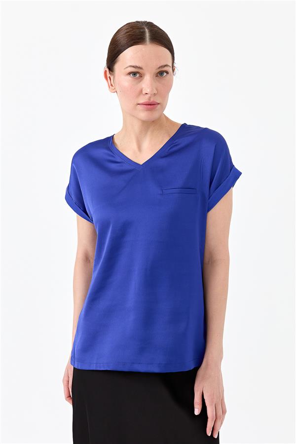 Женская блуза с V образным вырезом и атласным фасадом синяя