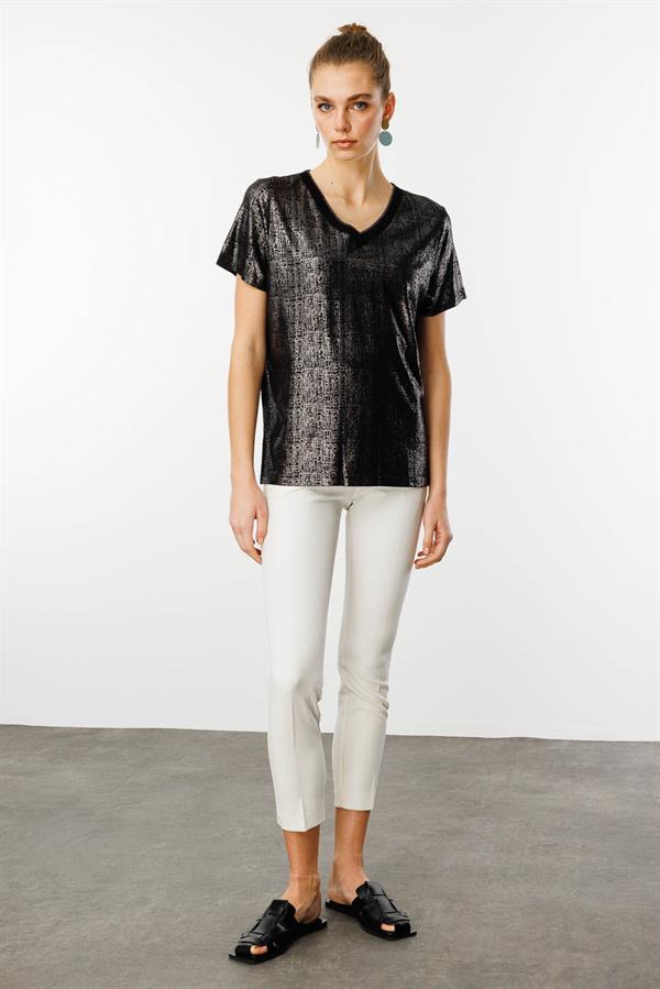 Kadın V Yaka Parlak Baskılı Penye T-Shirt Siyah