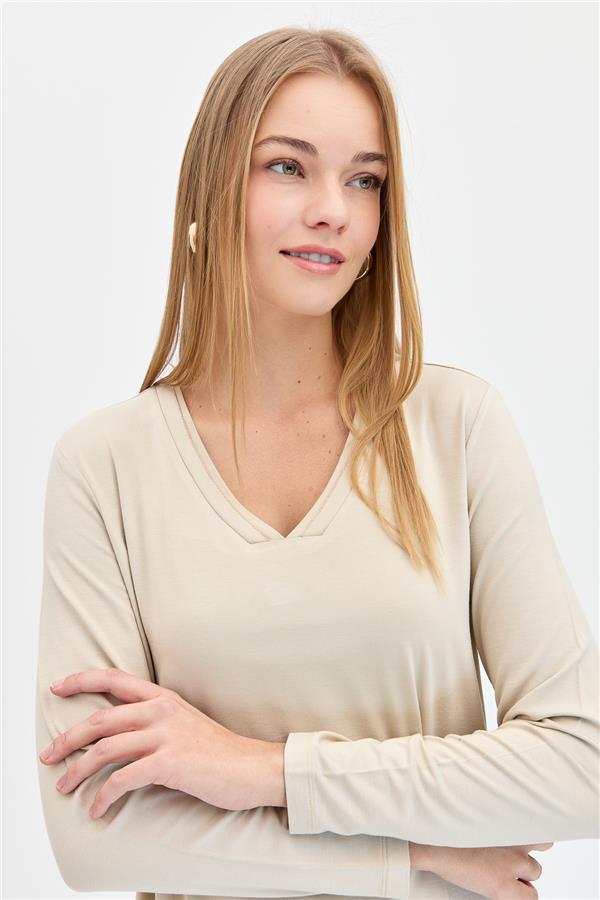 Женская серебристая блузка с v-образным вырезом