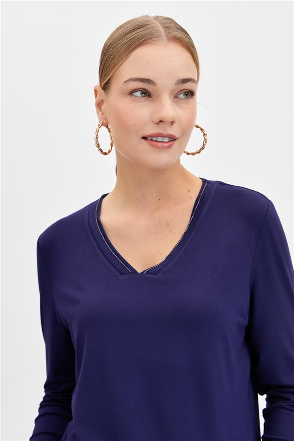 Женская серебристая блузка с v-образным вырезом