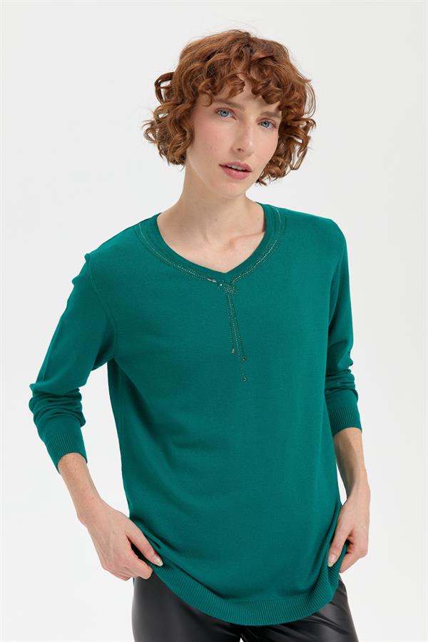 Kadın V Yaka Taşlı Kolye Desenli Ligra Bluz A.Ö.Başı