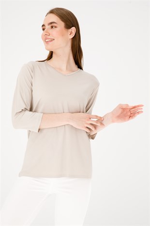 Женская трикотажная базовая блуза с V-образным вырезом и рукавом три четверти бежевого цвета