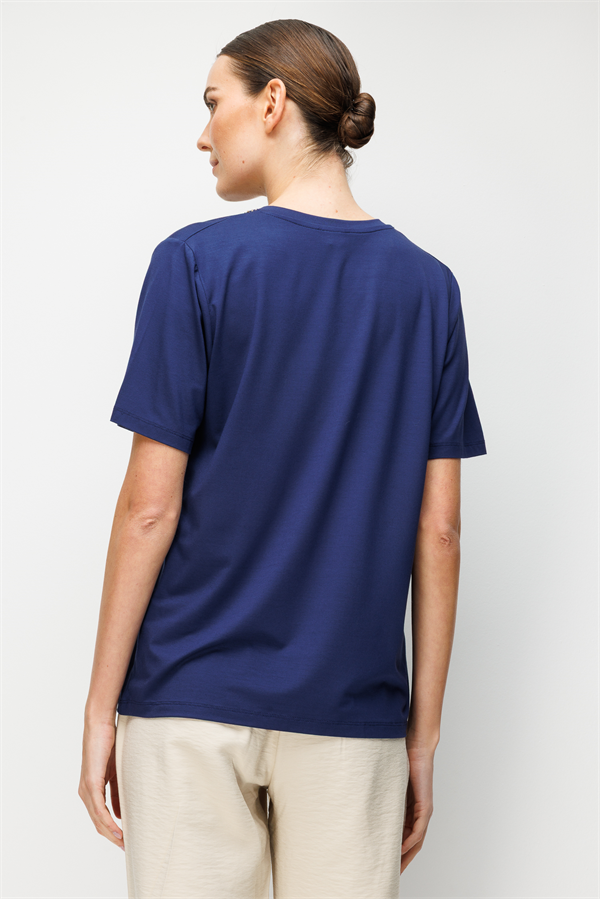 Kadın V Yaka Yaka Kenarı İşlemeli Penye T-shirt Lacivert