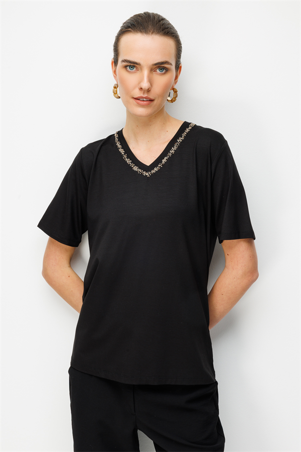 Kadın V Yaka Yaka Kenarı İşlemeli Penye T-shirt Siyah