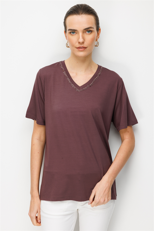 Kadın V Yaka Yaka Kenarı İşlemeli Penye T-shirt Kahve