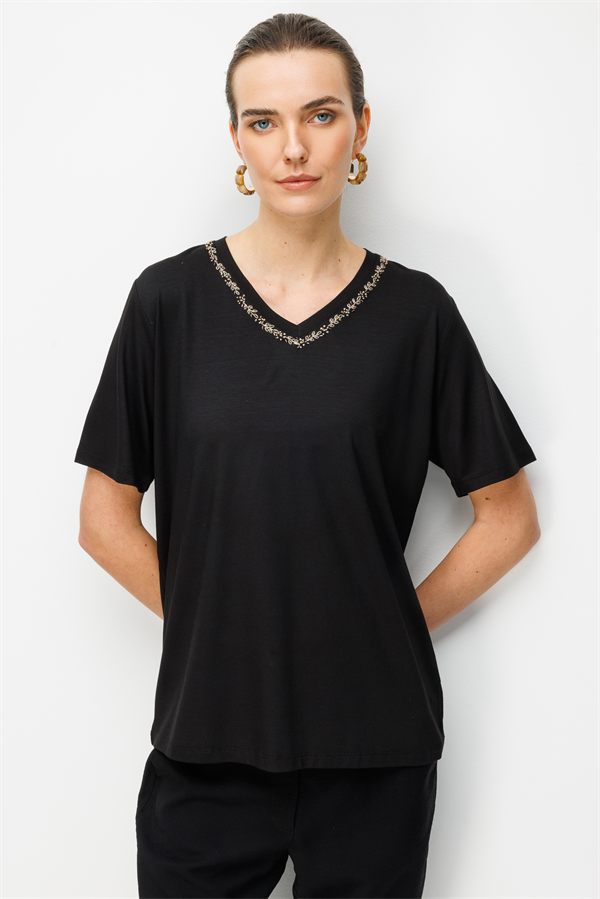 Kadın V Yaka Yaka Kenarı İşlemeli Penye T-shirt Siyah