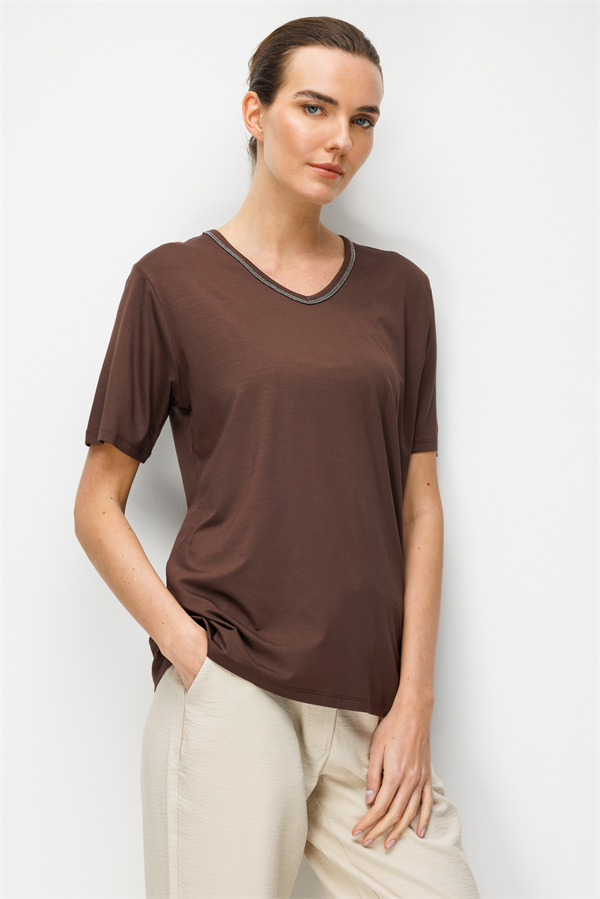 Kadın V Yaka Yaka Kenarı Zincirli Penye T-shirt K.Kahve