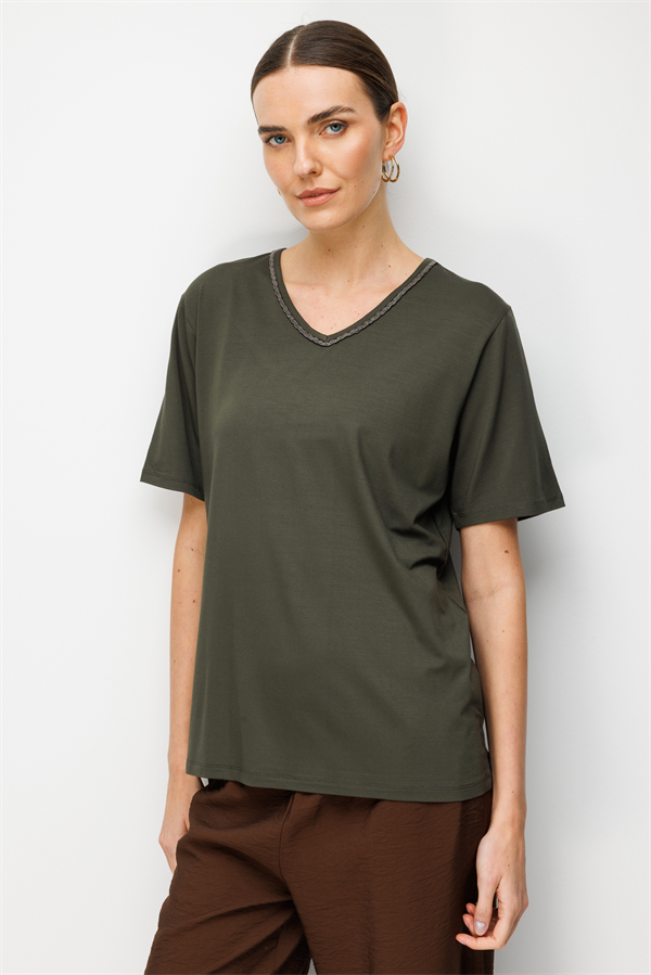 Kadın V Yaka Yaka Kenarı Zincirli Penye T-shirt Haki