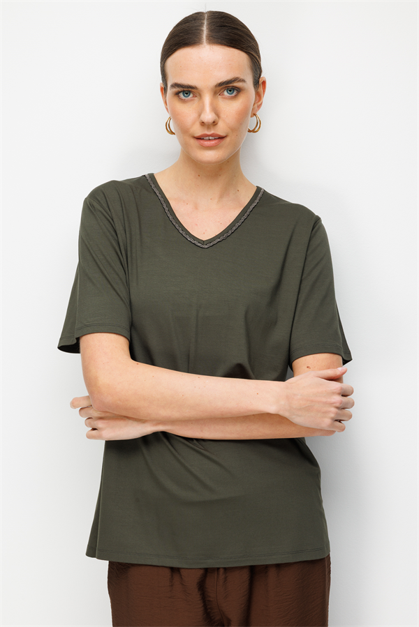 Kadın V Yaka Yaka Kenarı Zincirli Penye T-shirt Haki