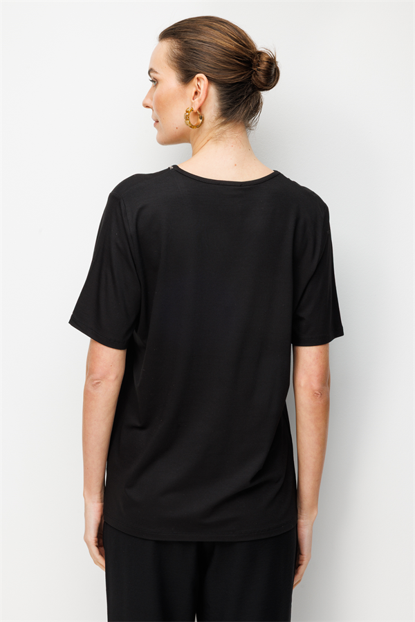 Kadın V Yaka Yaka Kenarı Zincirli Penye T-shirt Siyah
