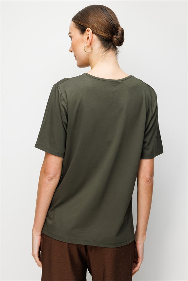 Kadın V Yaka Yaka Kenarı Zincirli Penye T-shirt Haki