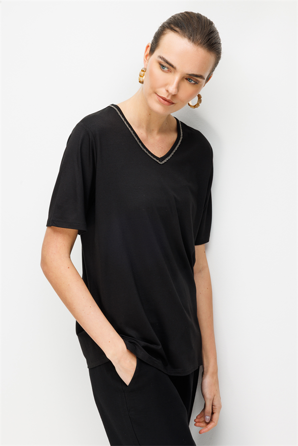 Kadın V Yaka Yaka Kenarı Zincirli Penye T-shirt Siyah