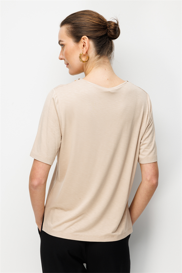 Kadın V Yaka Yakası İki Renkli İşlemeli Taşlı Penye T-shirt Bej