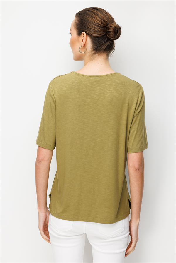 Kadın V Yaka Yakası İki Renkli İşlemeli Taşlı Penye T-shirt Haki