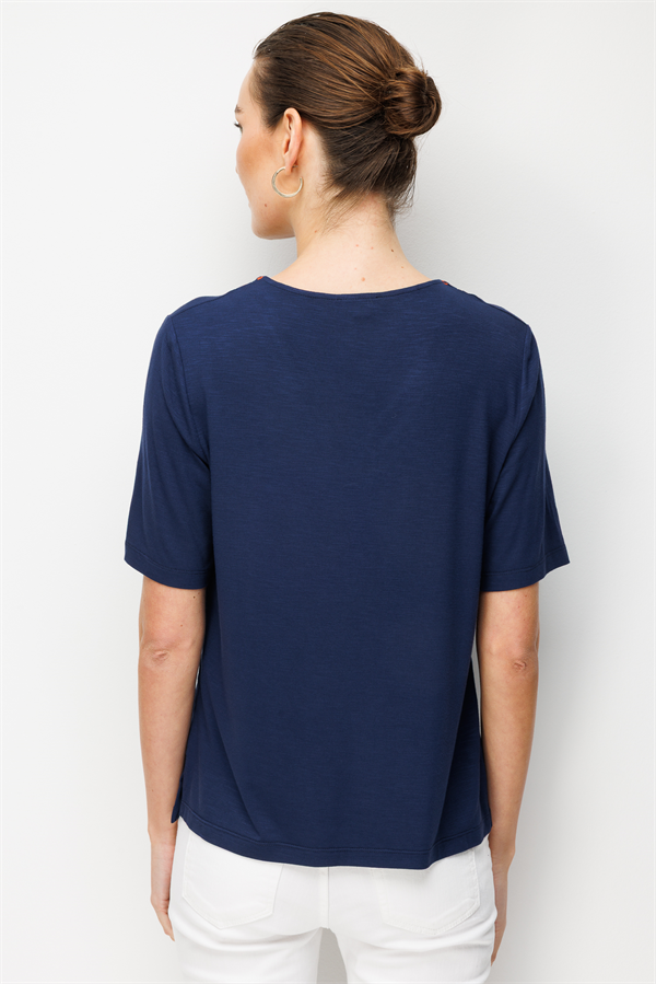 Kadın V Yaka Yakası İki Renkli İşlemeli Taşlı Penye T-shirt Lacivert