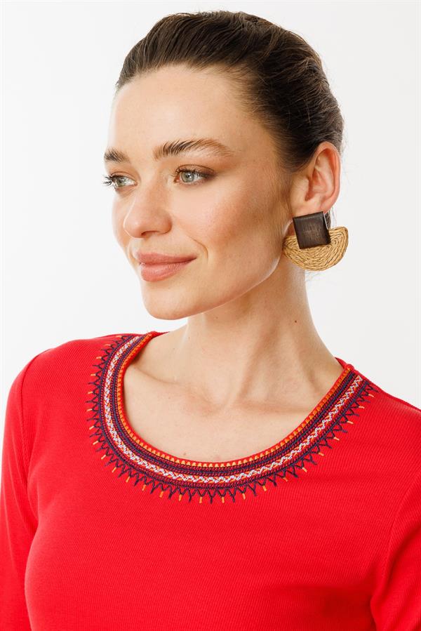 Kadın V Yaka Yakası Nakış İşlemeli Pamuklu Bluz Kırmızı