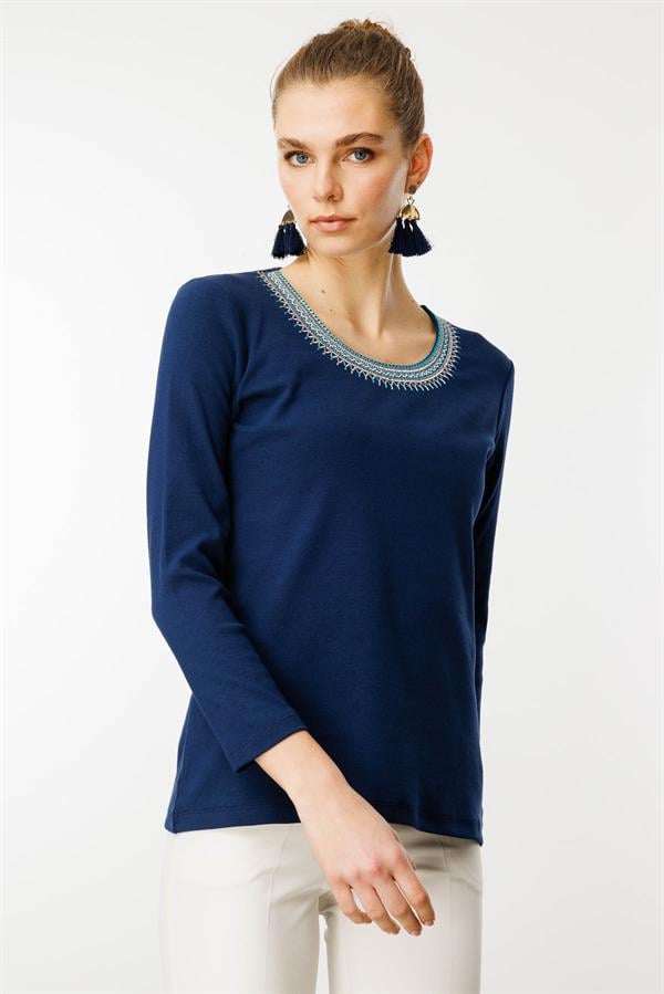 Kadın V Yaka Yakası Nakış İşlemeli Pamuklu Bluz Lacivert