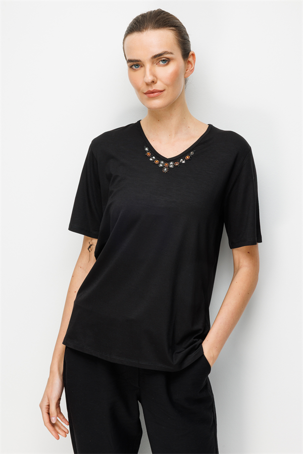 Kadın V Yaka Yakası Nakış İşlemeli Penye T-shirt Siyah