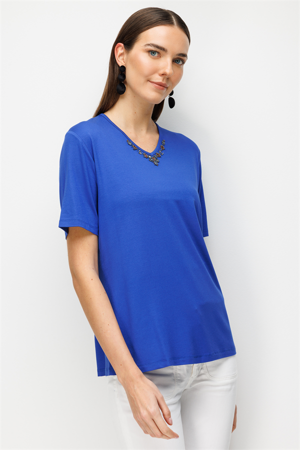 Kadın V Yaka Yakası Nakış İşlemeli Penye T-shirt Saks