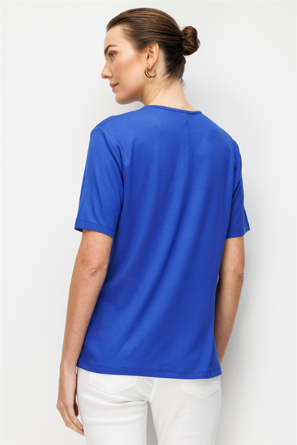 Kadın V Yaka Yakası Nakış İşlemeli Penye T-shirt Saks
