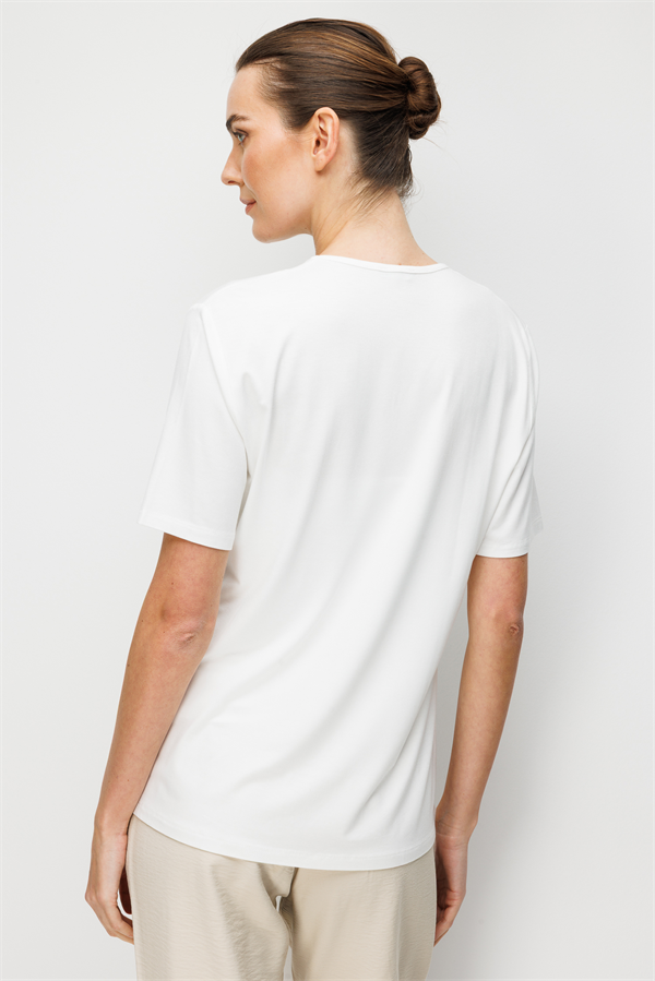 Kadın V Yaka Yakası Nakış İşlemeli Penye T-shirt Ekru