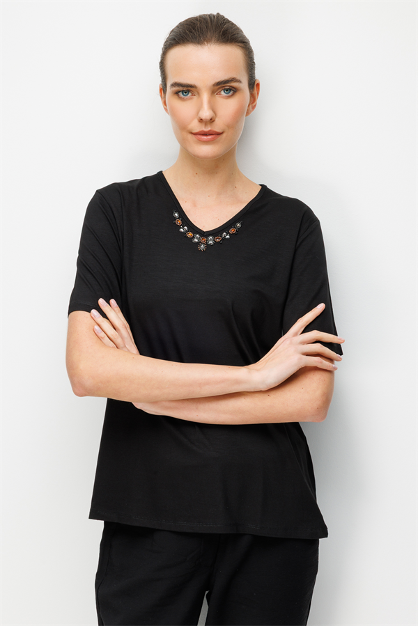 Kadın V Yaka Yakası Nakış İşlemeli Penye T-shirt Siyah