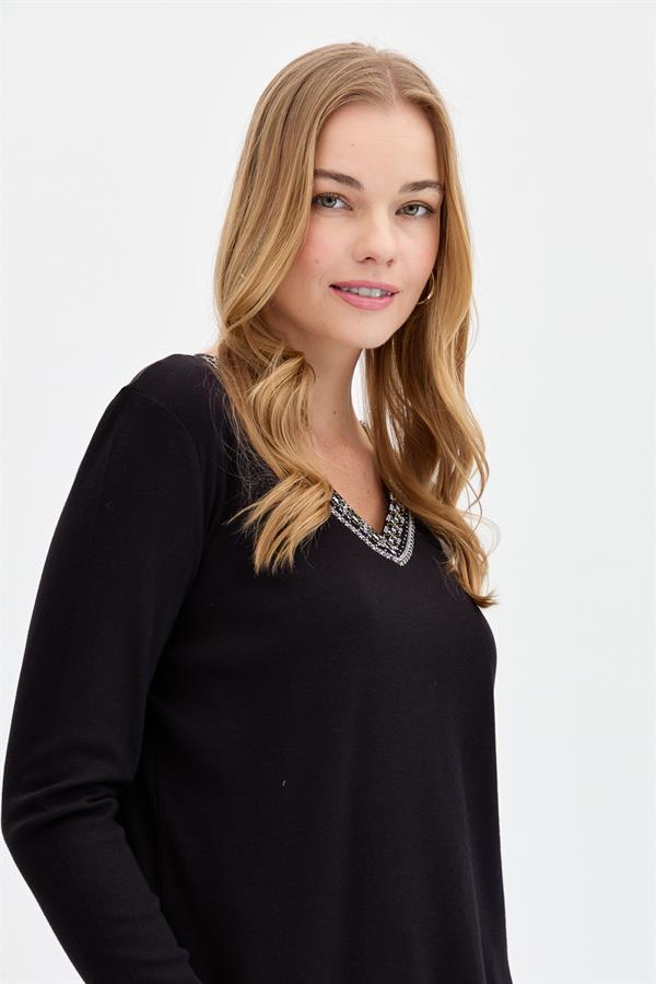 Женская хлопковая блузка с v-образным вырезом и вышивкой