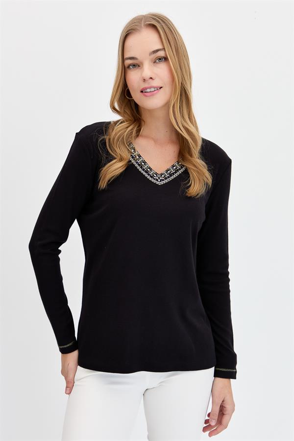 Женская хлопковая блузка с v-образным вырезом и вышивкой